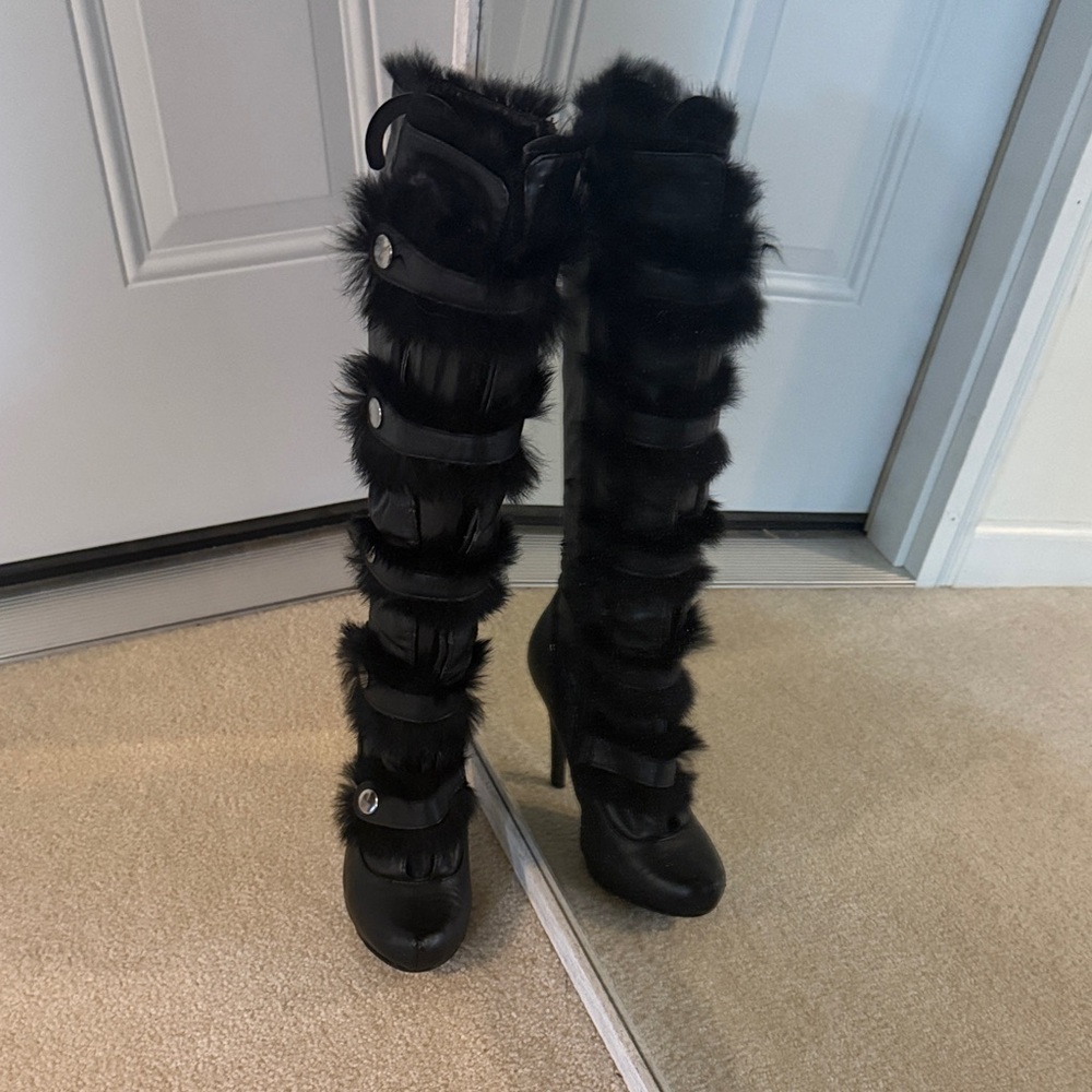 Black Fur-Trimmed Women's Boots
